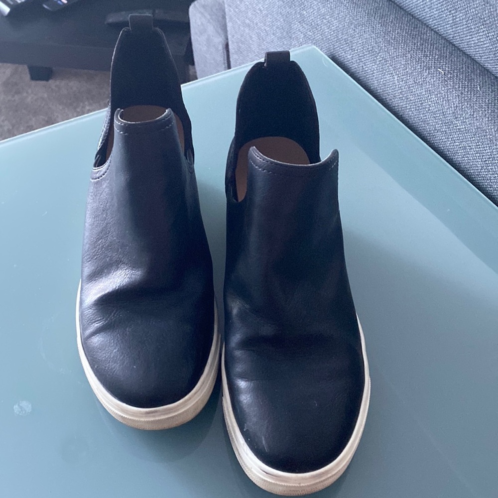 Spring Sneakers with ankle cut out